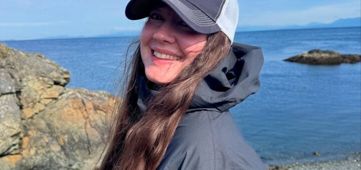 independent and rich woman