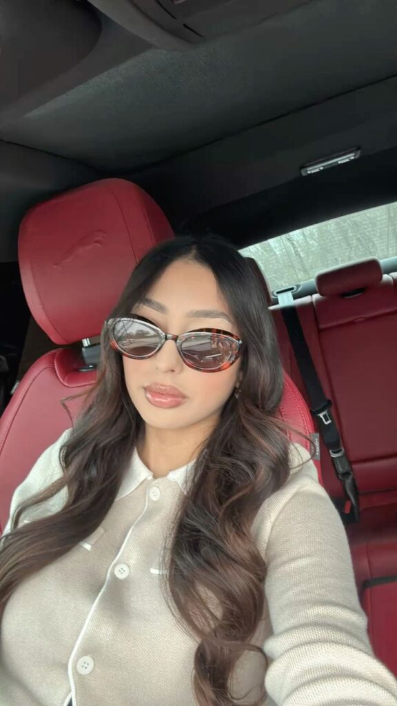 wealthy divorced woman