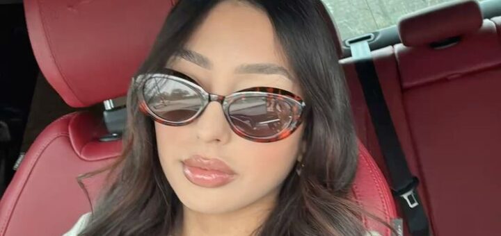 wealthy divorced woman